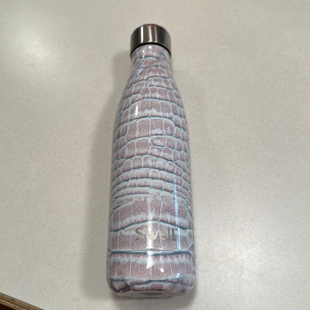 S’well 17 oz water bottle